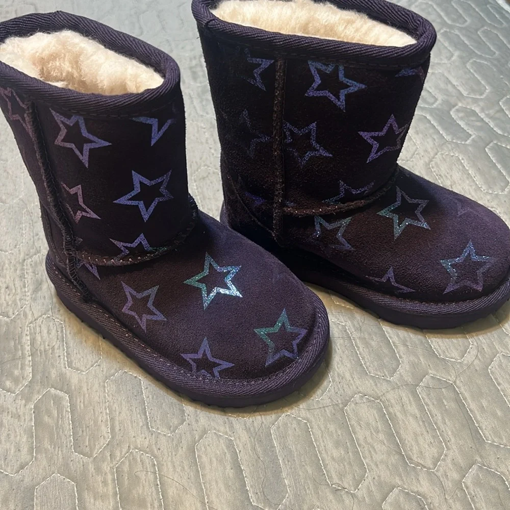 UGG Unisex-Child T Classic Ii Iridescent Stars Fashion Boot